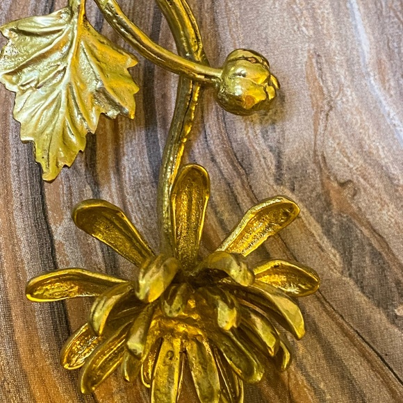 Michael Aram Dahlia cocktail napkin holder size 5.25” L 5.3 W 1.25” T - Picture 4 of 15